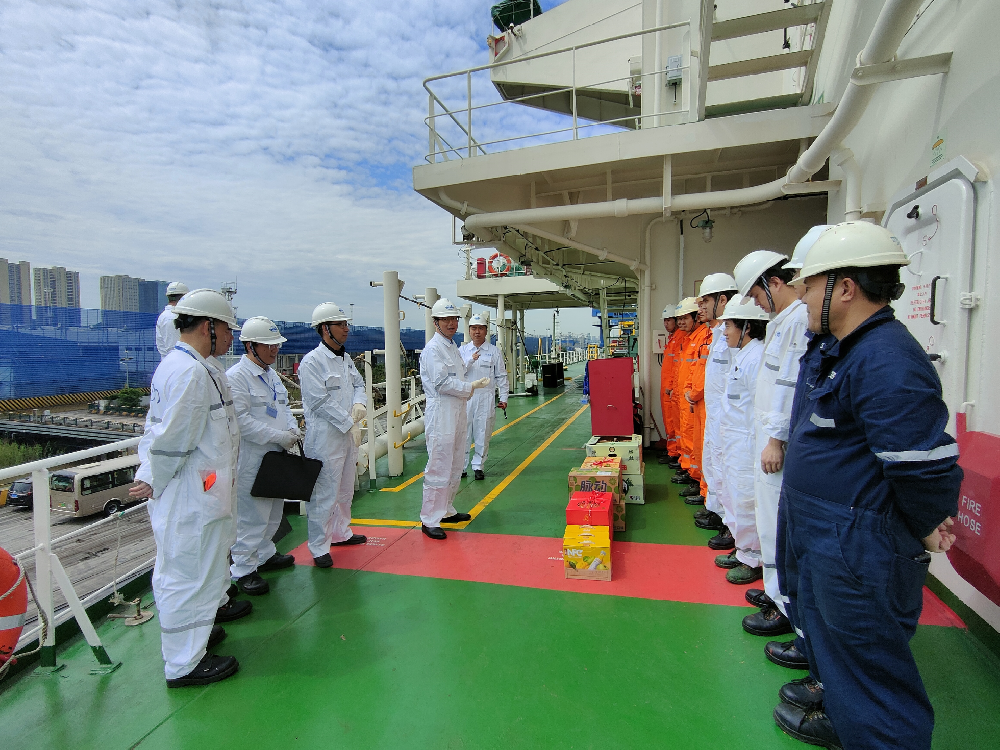 省港口集團(tuán)總經(jīng)理、黨委副書記王洪濤赴“江遠(yuǎn)濱州”輪開展節(jié)日慰問并督查安全生產(chǎn)
