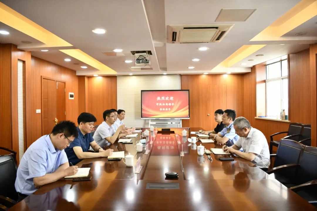 南京市交通執(zhí)法局五支隊(duì)到江蘇遠(yuǎn)洋助企紓困