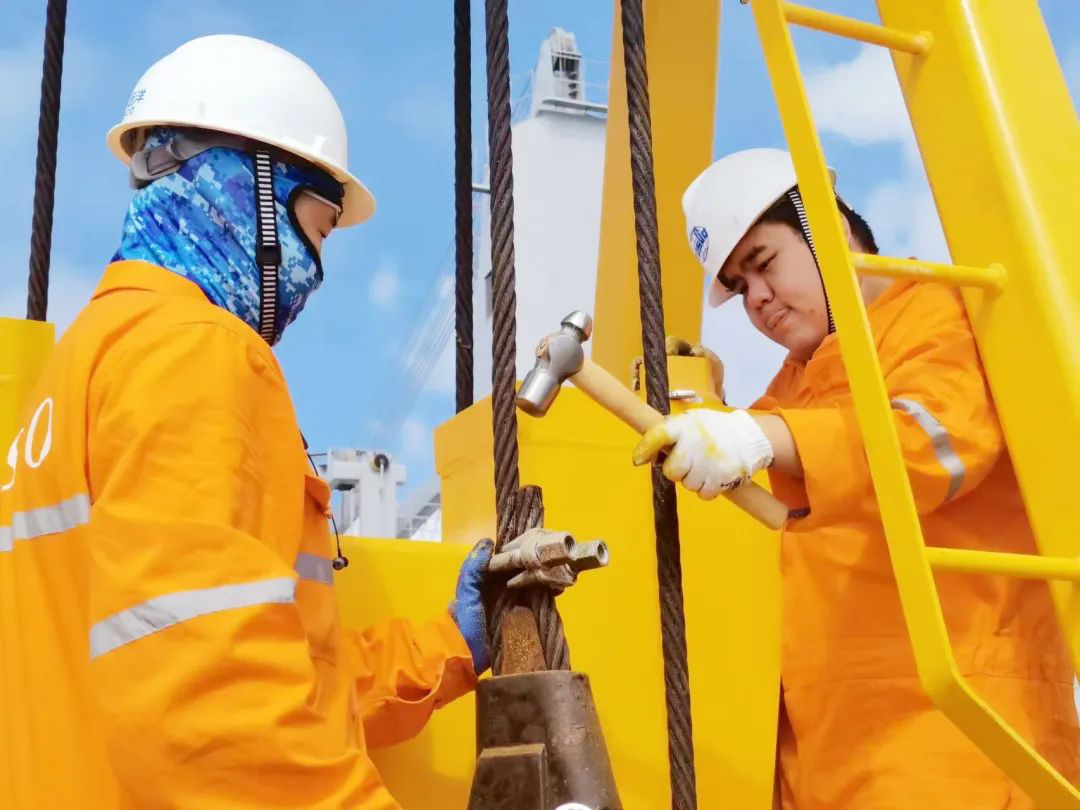 戰(zhàn)高溫 | “秋老虎”來(lái)襲， 他們還在“汗”衛(wèi)船舶！