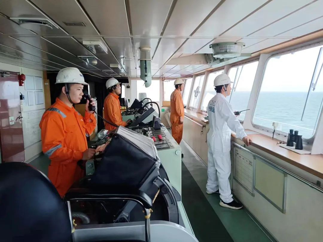 江蘇遠(yuǎn)洋開展船岸聯(lián)合應(yīng)急反應(yīng)演習(xí)