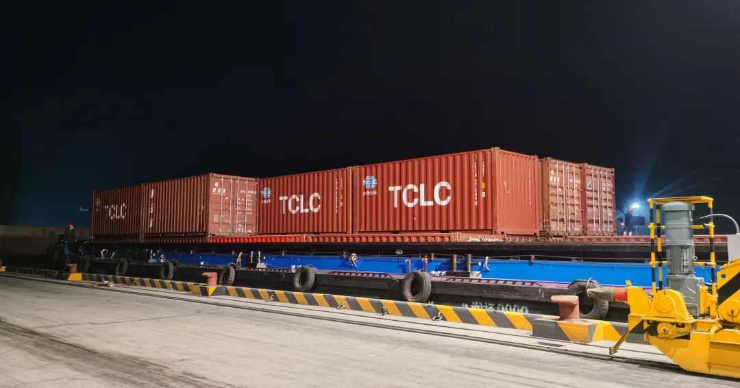 強(qiáng)國(guó)復(fù)興有我，扛起國(guó)企擔(dān)當(dāng) | 港口功能延伸至內(nèi)陸碼頭 港航協(xié)同打造全程物流 江蘇遠(yuǎn)洋一批“陸改水”大宗物資運(yùn)出