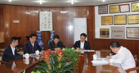 弘揚(yáng)愛國奉獻(xiàn)精神 爭做新時(shí)代奮斗者  ——江蘇遠(yuǎn)洋黨委中心組學(xué)習(xí)“時(shí)代楷?！蓖趵^才同志先進(jìn)事跡