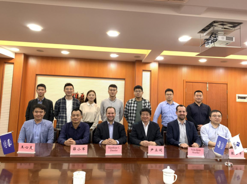 Peter ?Doehle?Schiffahrts-KG總經(jīng)理一行來江蘇遠(yuǎn)洋進(jìn)行合作交流洽談