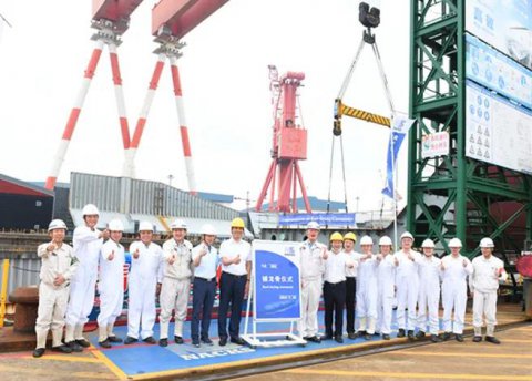 江蘇遠(yuǎn)洋又一艘6.1萬噸超靈便型散貨船（NE308）起工搭載
